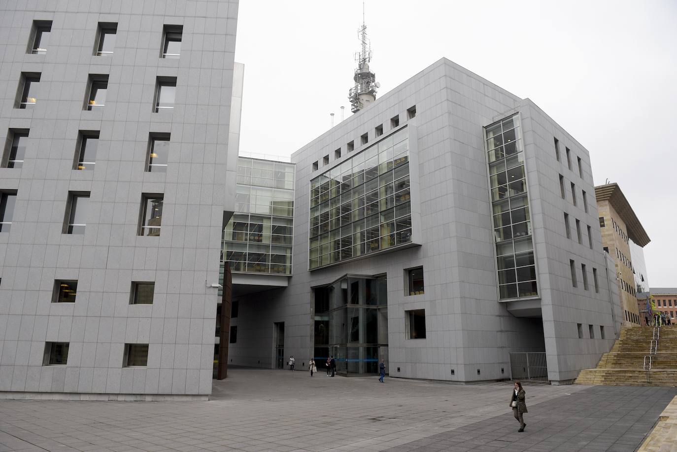 Posponen la primera vista de un recurso interpuesto por un condenado a 21 años por maltratar y violar a su pareja