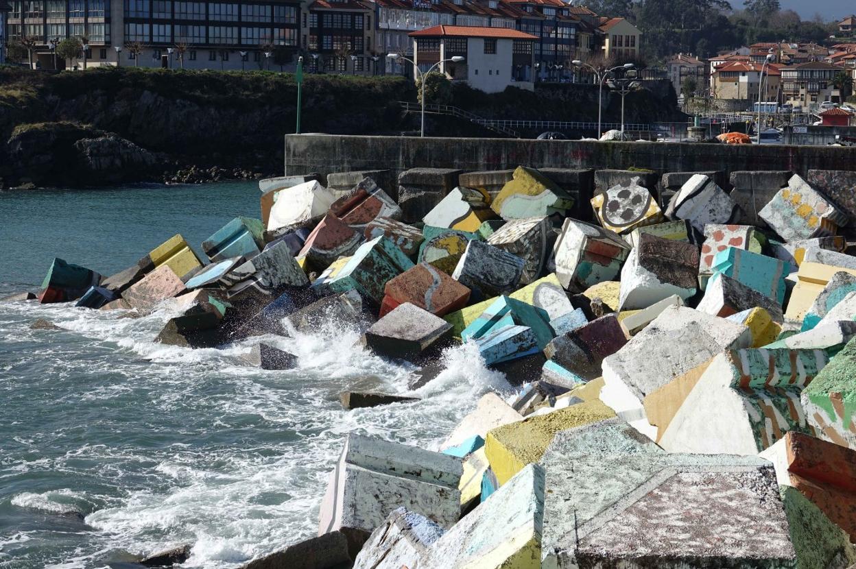 Los Cubos de la Memoria, el monumento creado por el artista Agustín Ibarrola en Llanes. 