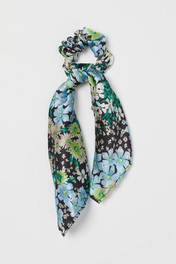 Coletero tipo pañuelo de H&M, 4,99 euros.