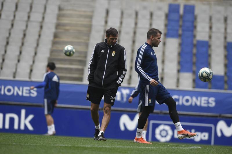 Los jugadores siguen ejercitándose pero se cancela la rueda de prensa del entrenador posterior al entrenamiento. 