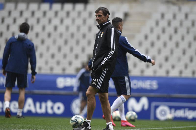 Los jugadores siguen ejercitándose pero se cancela la rueda de prensa del entrenador posterior al entrenamiento. 