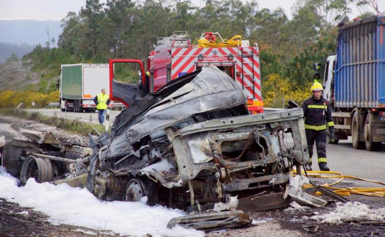 Un camionero falleció en una colisión en la A-8 en Barreiros.