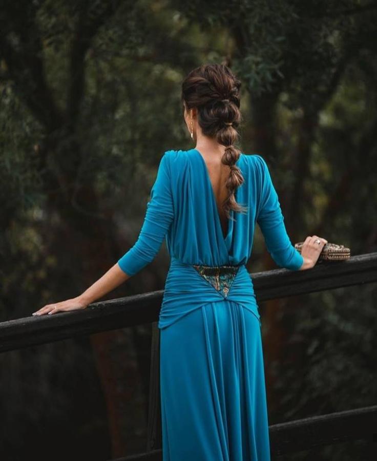 Es el peinado que más estiliza a todos los tipos de rostro, versátil, cómoda, elegante, se adapta a cualquier look y ya se posiciona como el nuevo peinado de invitada tendencia para este 2020. Así que si ya estás pensando en qué peinado lucir para tu próxima boda o evento, no tengas dudas porque la coleta es todo lo que necesitas. Y lo mejor, es que en los últimos años este peinado se ha ido renovando, dando lugar a algunas de las versiones más originales. Estas son algunas de ellas ¿Con cuál te quedas?