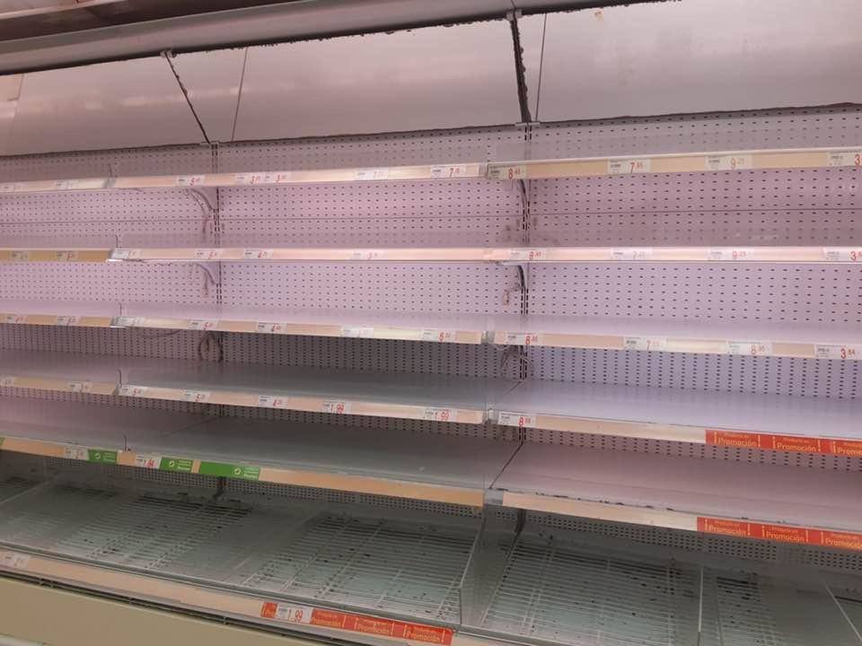 La avalancha de ciudadanos para realizar la compra ante la crisis del coronavirus provoca roturas de stock, aunque desde la industria de gran consumo y la distribución han vuelto a garantizar el abastecimiento de productos en tiendas y supermercados.