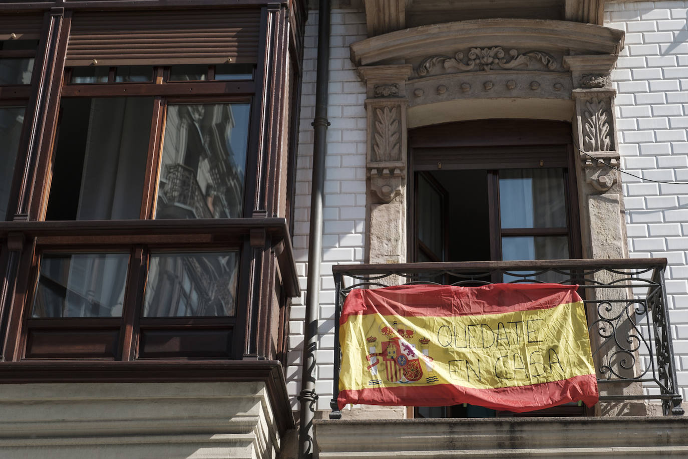 La primera jornada tras el anuncio de las restricciones por el coronavirus ha estado marcada en la región por el incumplimiento de algunos ciudadanos a los que las fuerzas y cuerpos de seguridad han pedido que regresen a sus casas. 