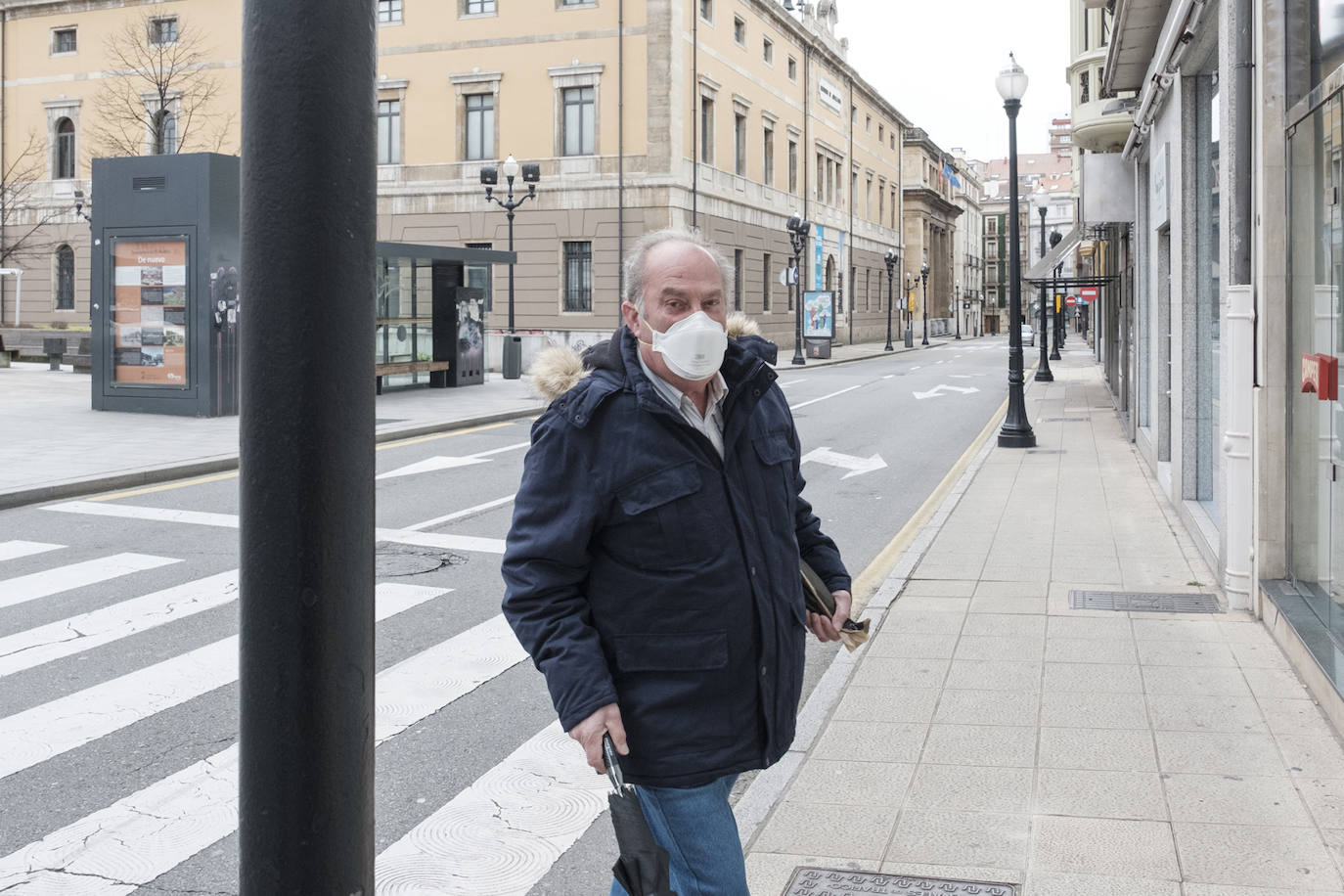 La primera jornada tras el anuncio de las restricciones por el coronavirus ha estado marcada en la región por el incumplimiento de algunos ciudadanos a los que las fuerzas y cuerpos de seguridad han pedido que regresen a sus casas. 