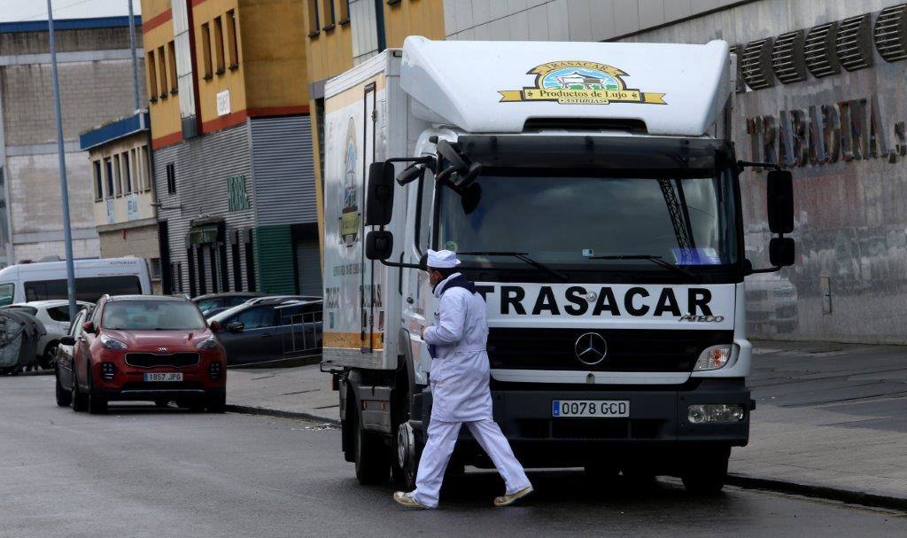 Los trabajadores comienzan una jornada laboral con estado de Alarma en vigor