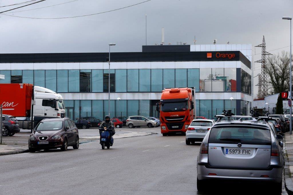 Los trabajadores comienzan una jornada laboral con estado de Alarma en vigor