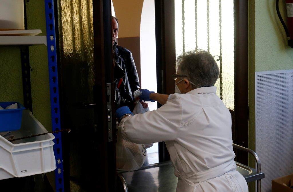 Los trabajadores comienzan una jornada laboral con estado de Alarma en vigor