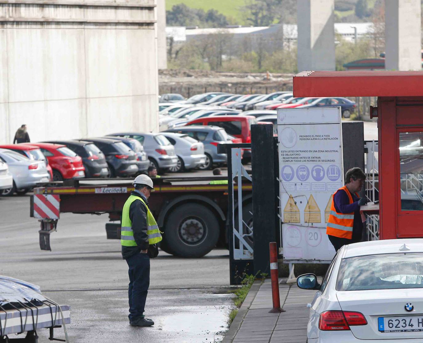 Los trabajadores comienzan una jornada laboral con estado de Alarma en vigor