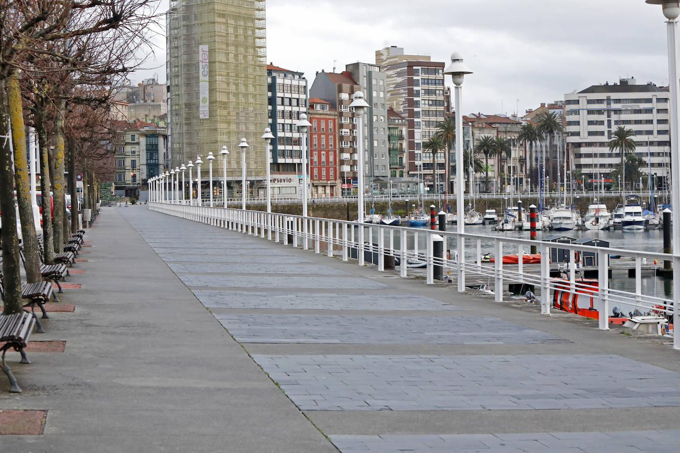 Apenas ciudadanos es la tónica general en las calles y carreteras asturianas