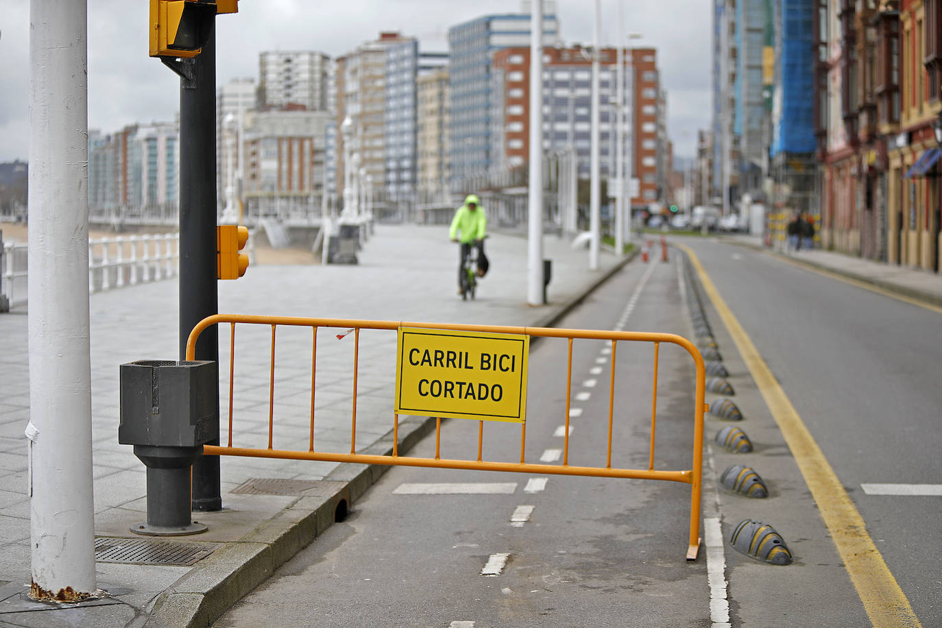 Apenas ciudadanos es la tónica general en las calles y carreteras asturianas