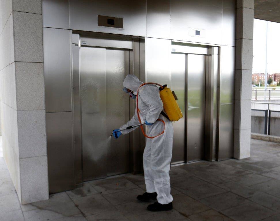 Los integrantes de la UME tendrán como una de las labores fundamentales la limpieza de edificios y zonas de uso público como estasciones de tren o autobús