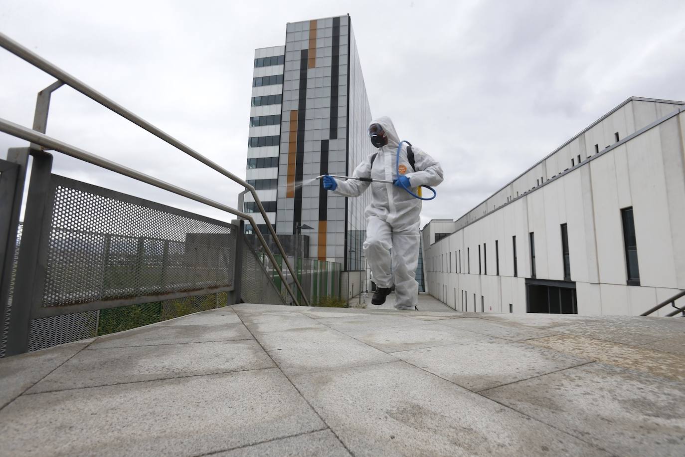 Los integrantes de la UME tendrán como una de las labores fundamentales la limpieza de edificios y zonas de uso público como estasciones de tren o autobús