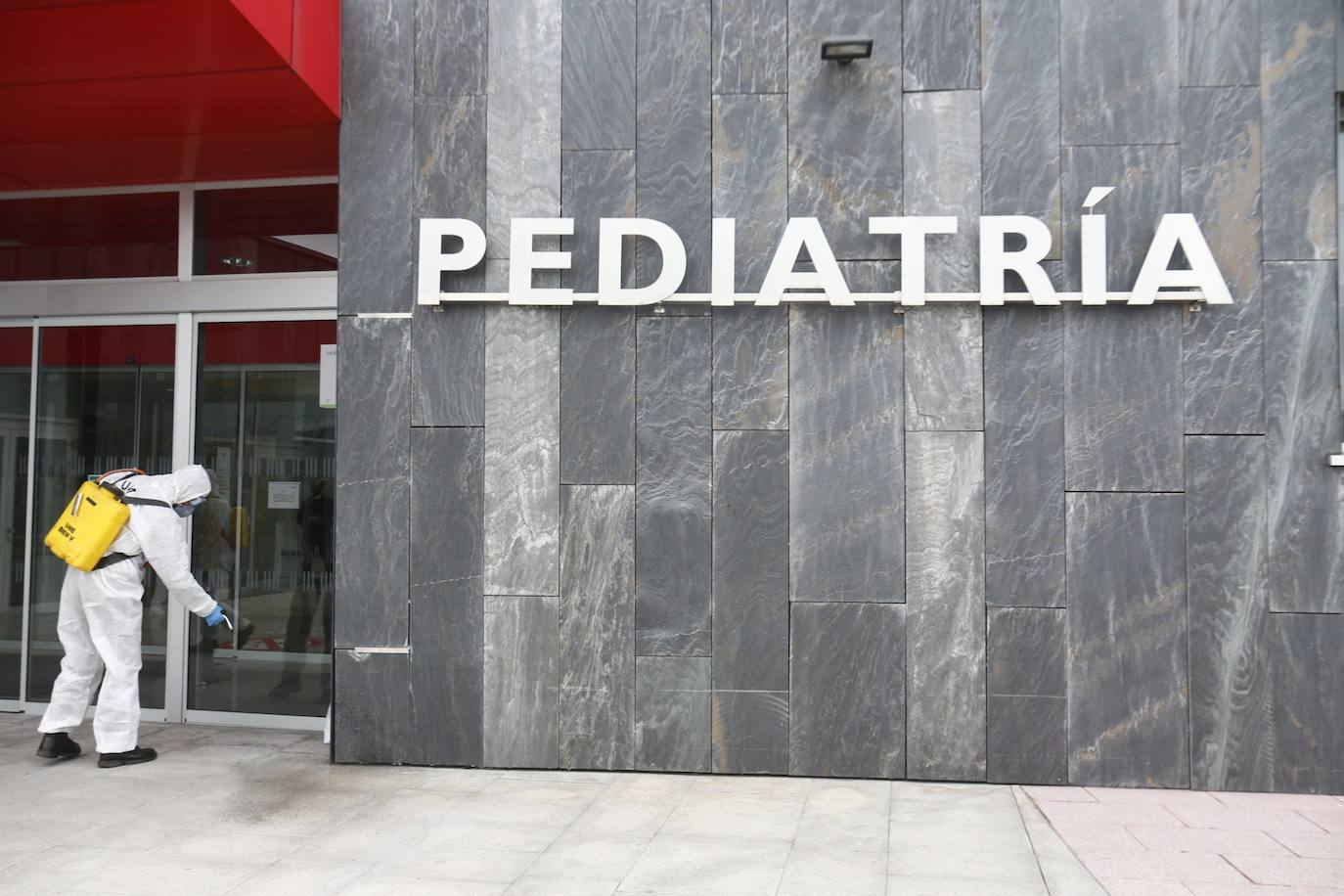 Los integrantes de la UME tendrán como una de las labores fundamentales la limpieza de edificios y zonas de uso público como estasciones de tren o autobús