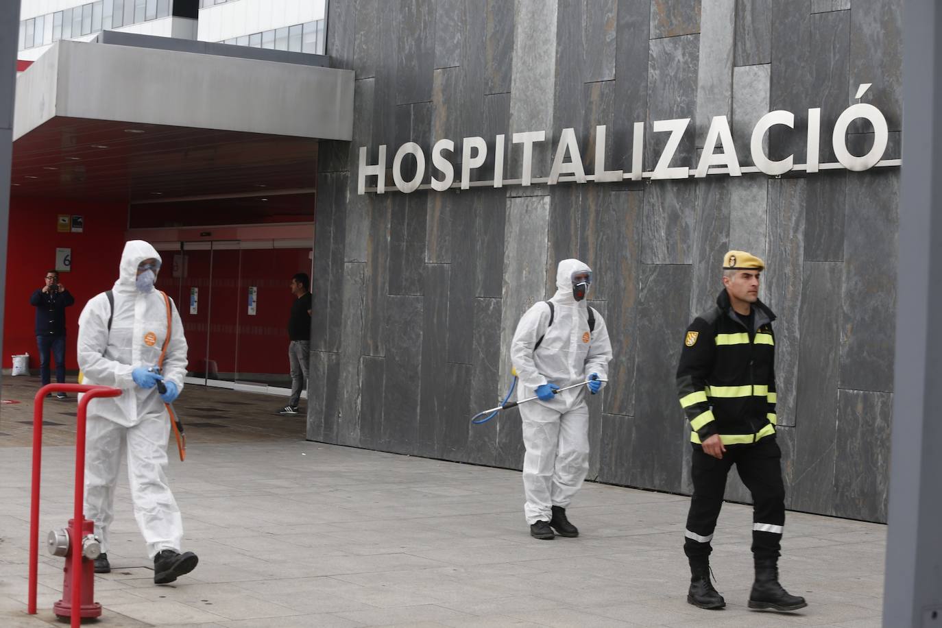 Los integrantes de la UME tendrán como una de las labores fundamentales la limpieza de edificios y zonas de uso público como estasciones de tren o autobús