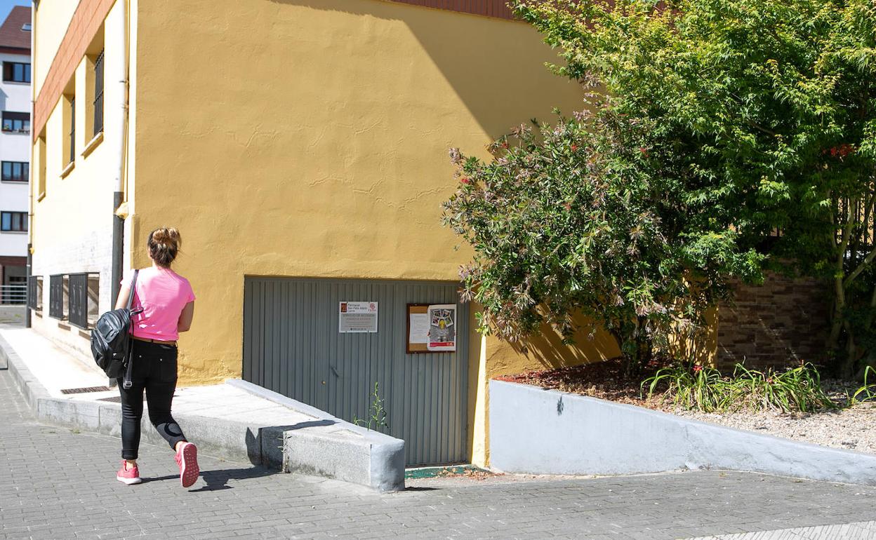 Local de Cáritas en Lugones.