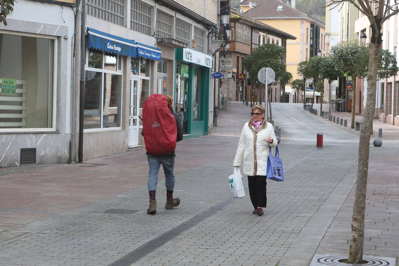 Los asturianos siguen viviendo bajo las restricciones que impone el Estado de Alarma por el coronavirus 