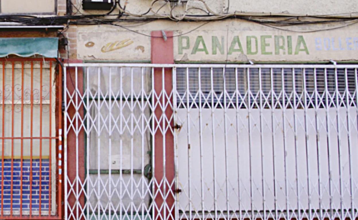 Casas y tiendas cerradas en Villaverde. La imagen forma parte del proyecto Photovoice Villaverde, cuyo investigador principal es el autor de este artículo. 