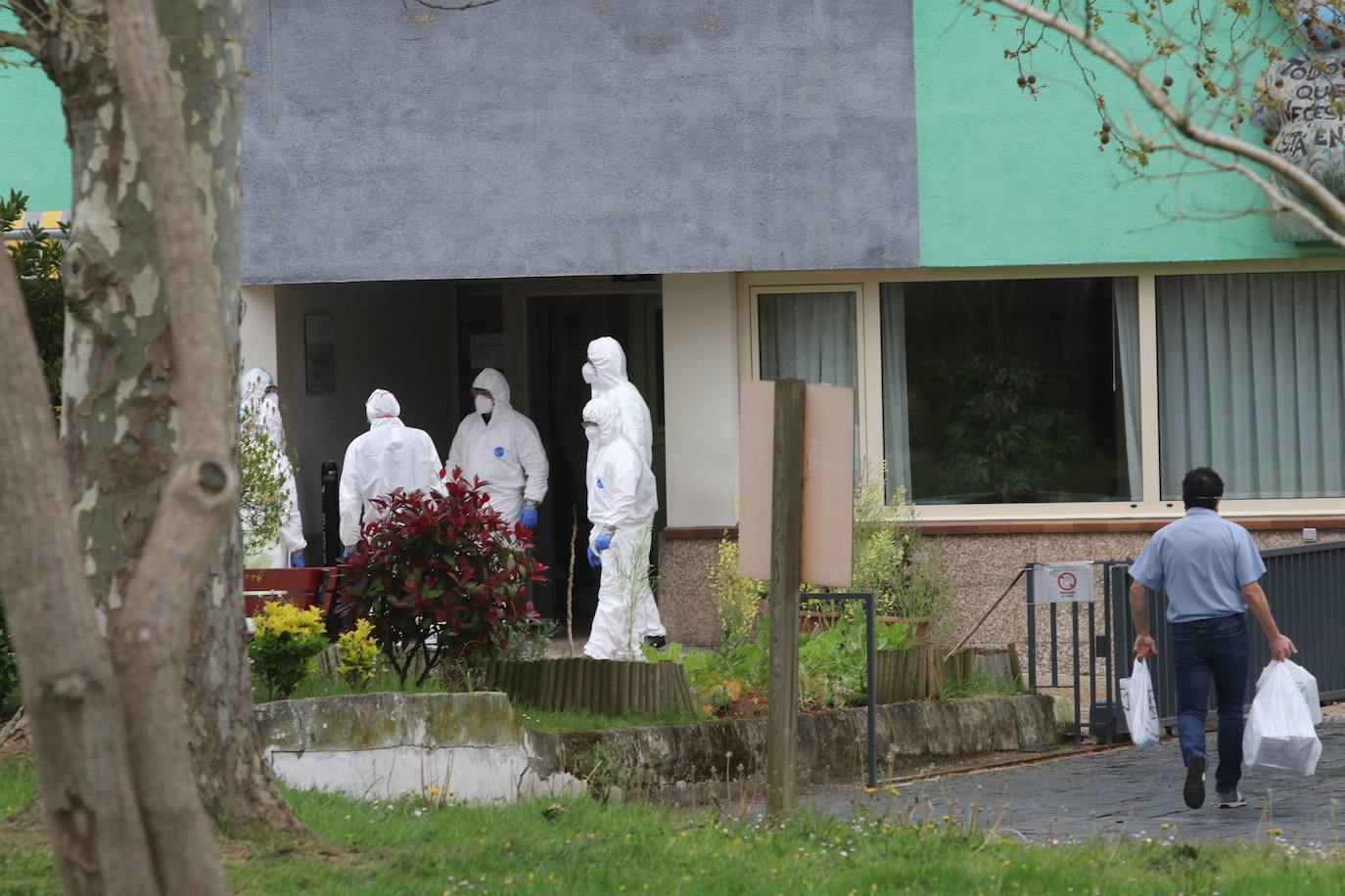 La residencia de mayores de Grado es uno de los focos del coronavirus en Asturias. En este equipamiento público se han registrado más de veinte positivos y una usuaria afectada ha fallecido.