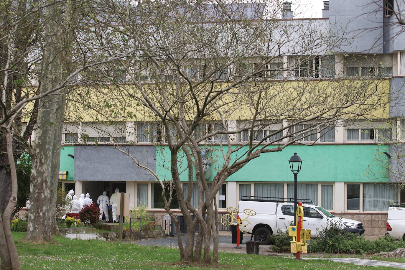 La residencia de mayores de Grado es uno de los focos del coronavirus en Asturias. En este equipamiento público se han registrado más de veinte positivos y una usuaria afectada ha fallecido.