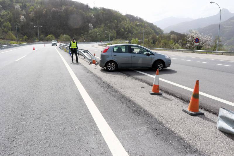 Las restricciones de circulación a raíz del Estado de Alarma son muy específicas: solo se puede salir por los motivos autorizados y el conductor no puede ir acompañado. Las Fuerzas y Cuerpos de Seguridad del Estado han realizado controles durante esta sábado para asegurarse del cumplimiento de las normas. 