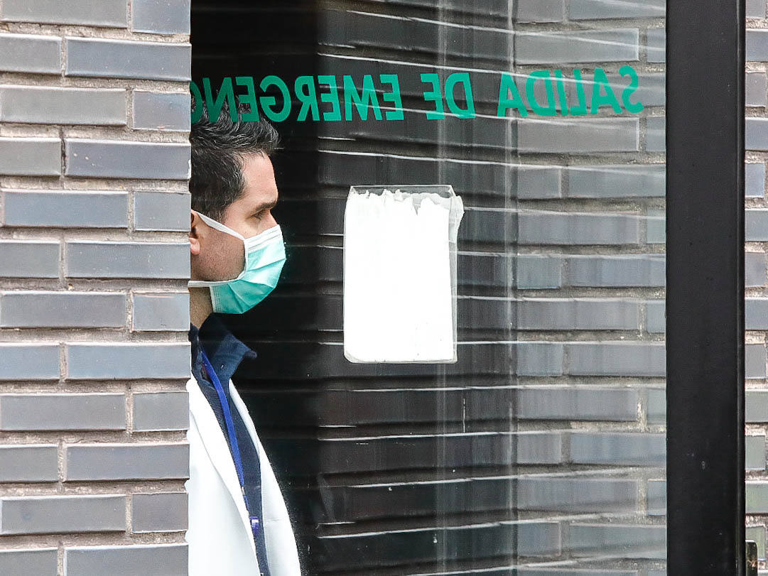 Noventa miembros de la Unidad Militar de Emergencias (UME) centran sus esfuerzos este sábado en la desinfección y limpieza de varios centros de salud de Asturias para prevenir la expansión del coroavirus. 