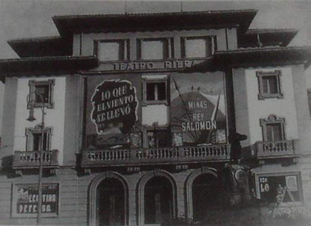 El teatro, en los 50, poco después de su inauguración. Etelvino Vázquez cuando fue nombrado Hijo Predilecto. 