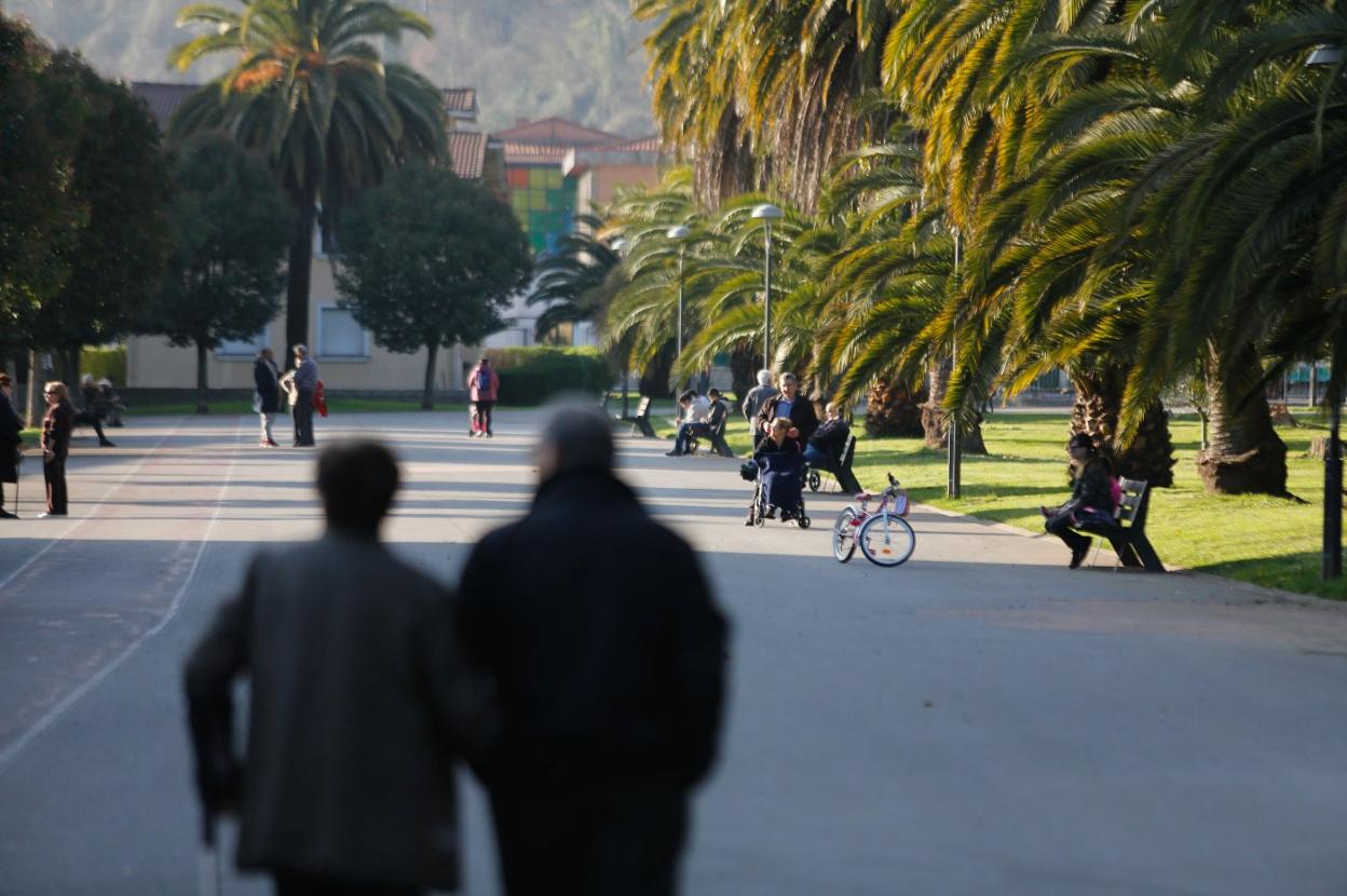 Varias personas, en el parque Dorado de Sama, antes de la crisis sanitaria. 