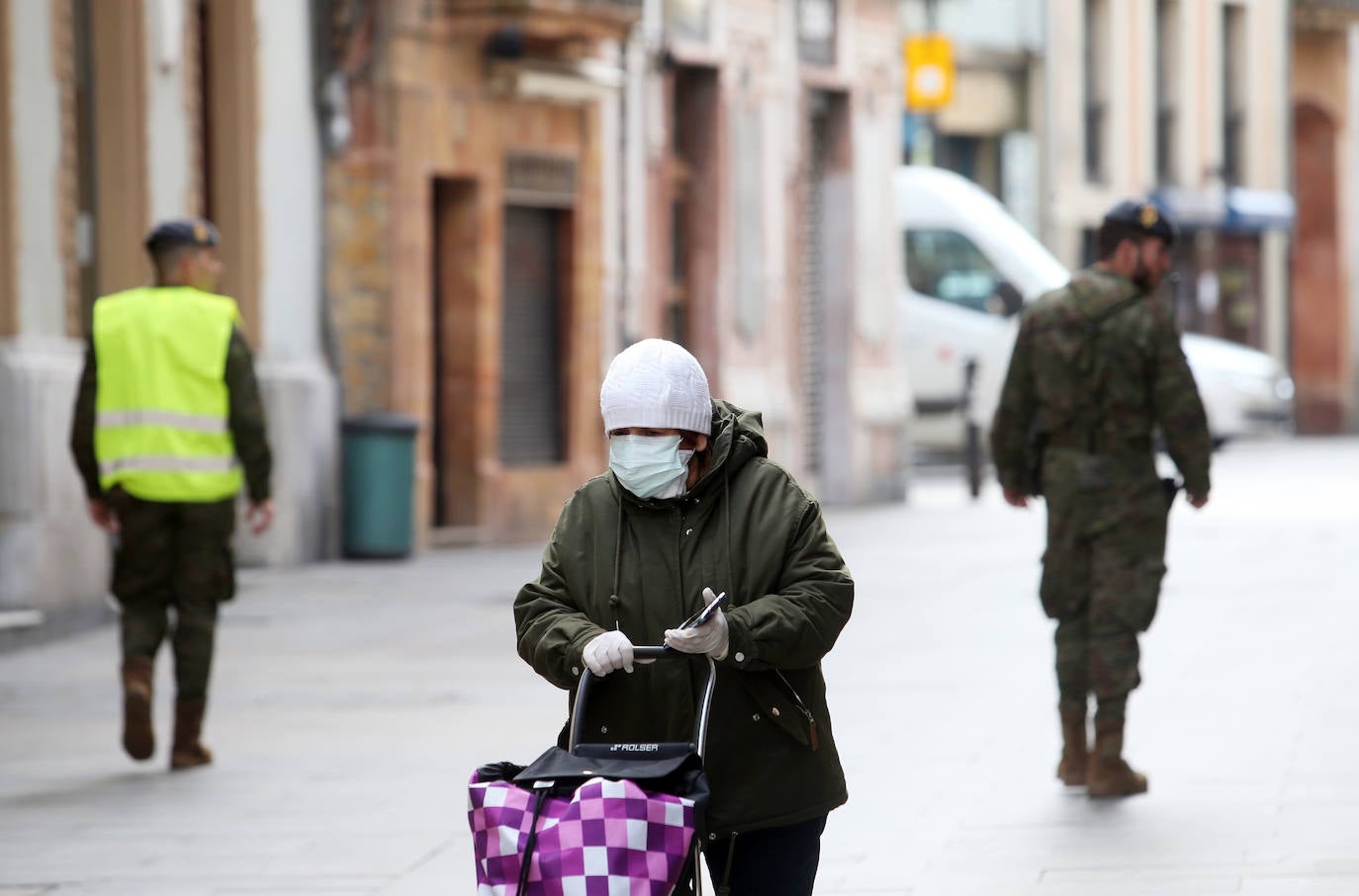 Las limitaciones en los desplazamientos durante el estado de alarma por el coronavirus son claras: solo se permite romper el confinamiento en las casas si hay una razón justificada