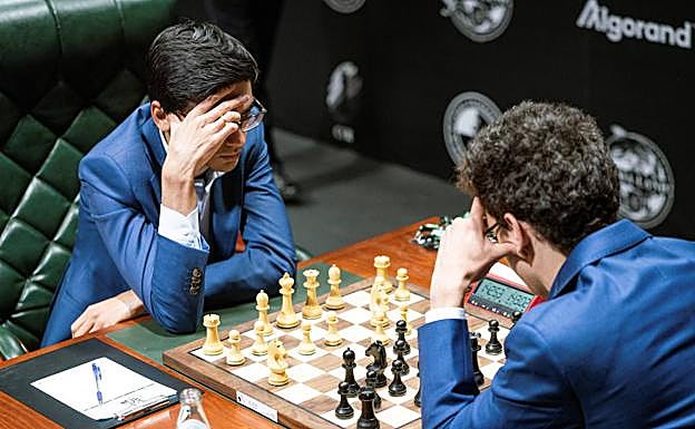 Anish Giri frente a Fabiano Caruana. 
