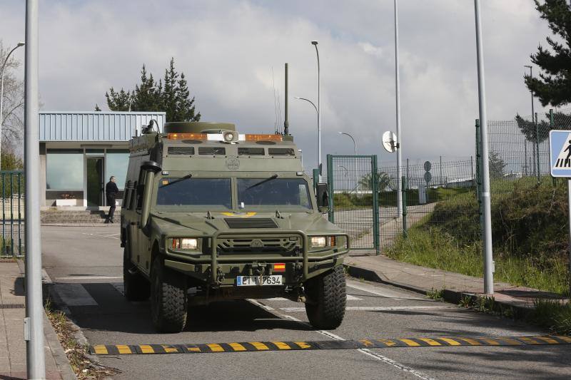 La Unidad Militar de Emergencia (UME), dependiente del Ministerio de Defensa, se desplazó este jueves hasta el Centro Penitenciario de Asturias para iniciar las labores de desinfección de sus dependencias.