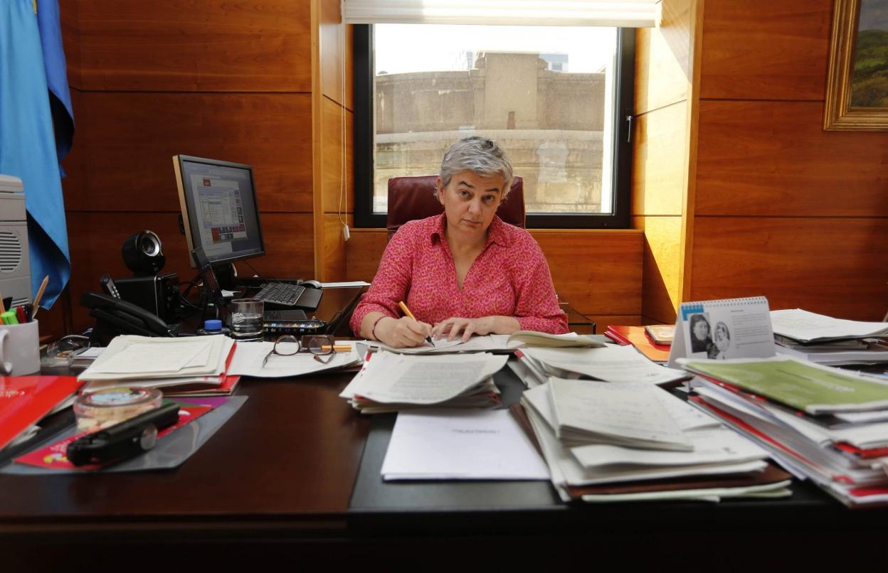 La alcaldesa, en su oficina de trabajo, donde se confina de lunes a viernes. 