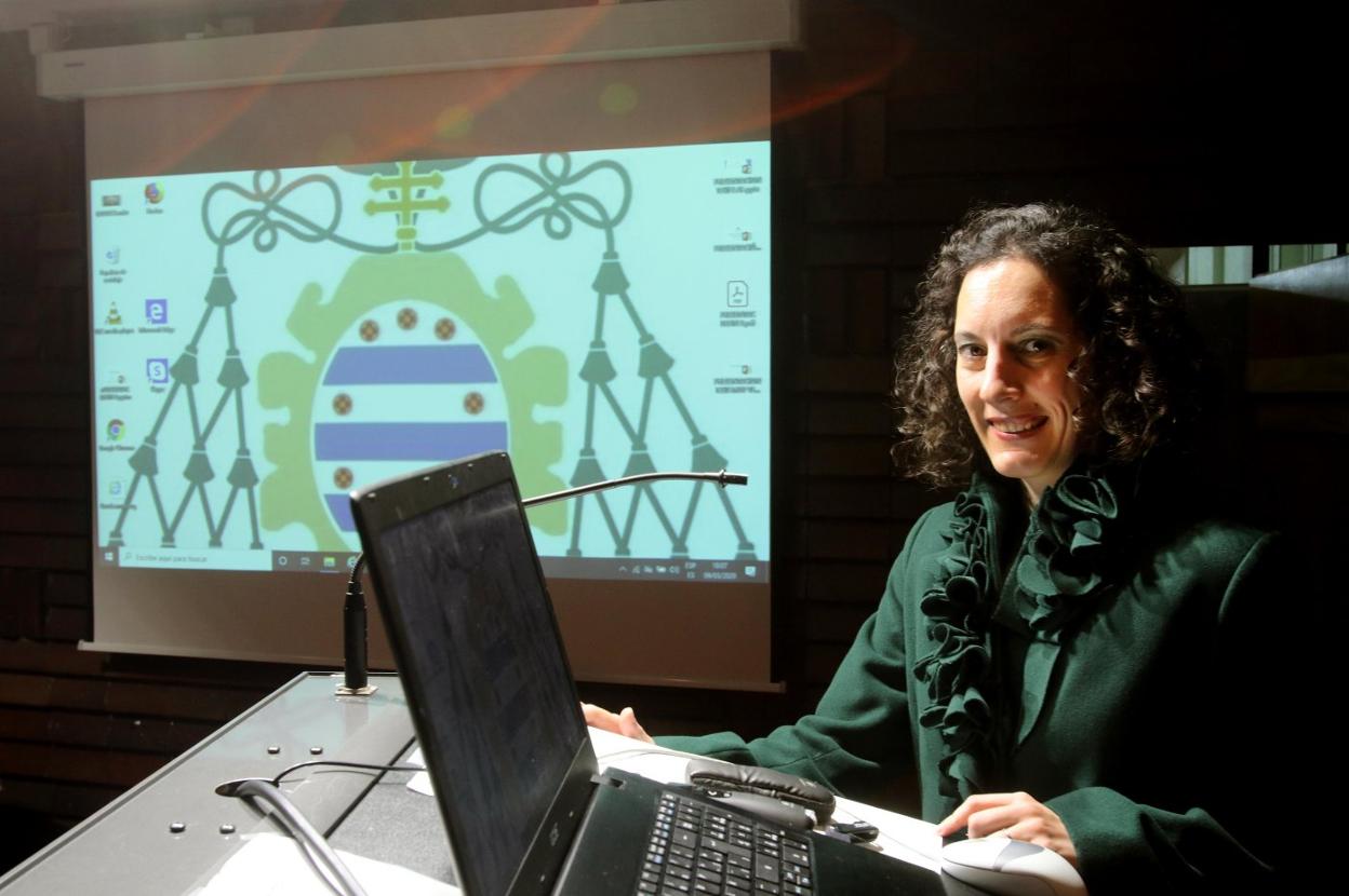 Ana Fernández Ibáñez, durante la lectura de su tesis en la Universidad de Oviedo, a principios de mes. 