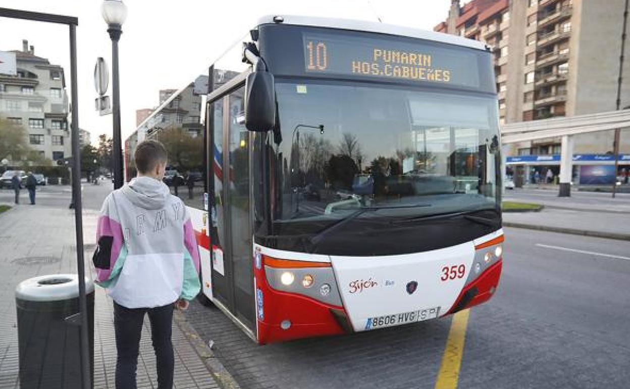 Emtusa reduce la frecuencia de sus líneas a partir del lunes
