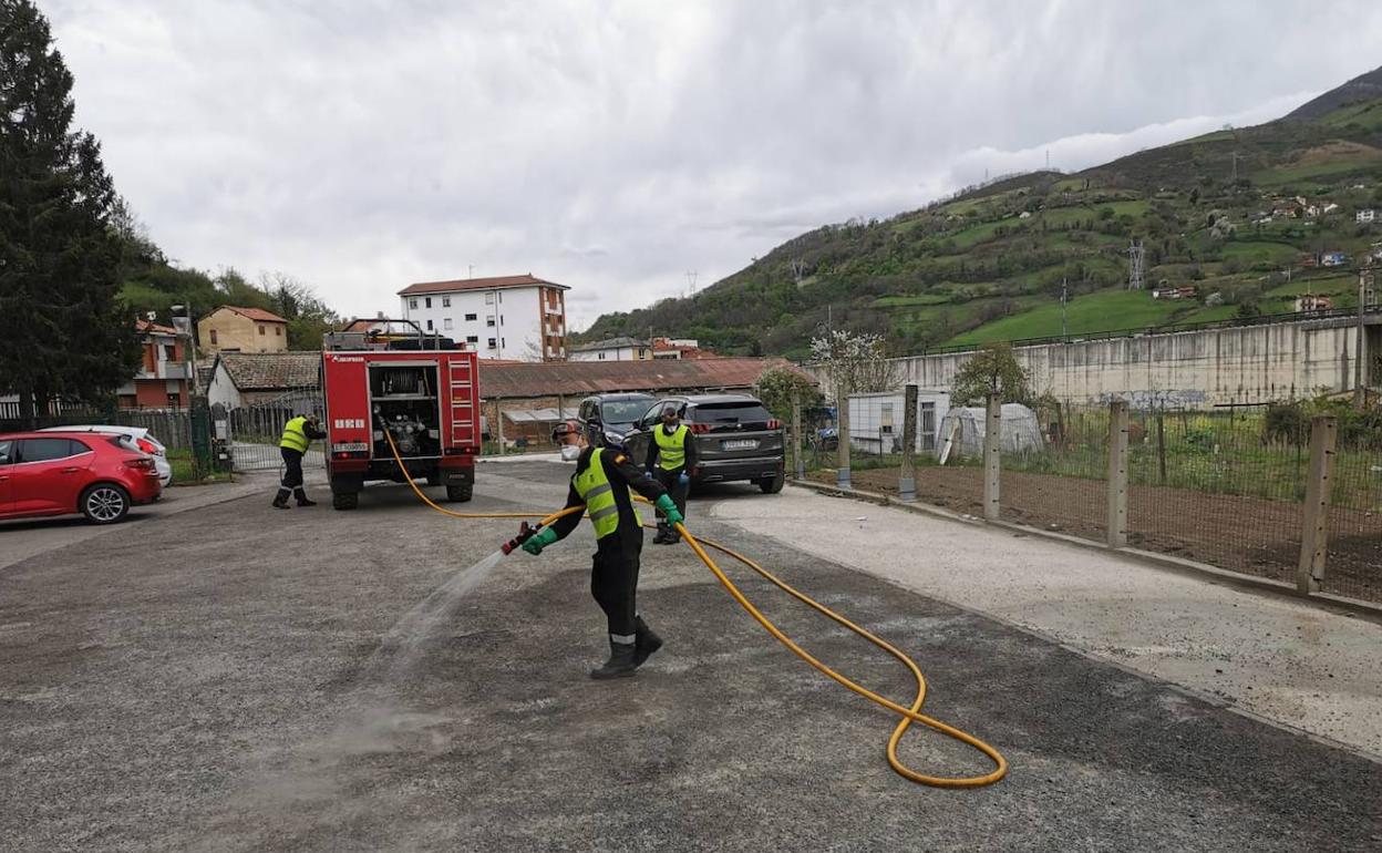 Efectivos de la UME en Pola de Lena esta mañana