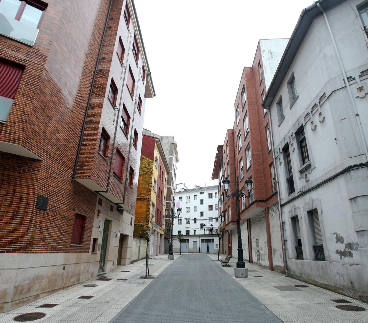 La calle Escultor Navascués, donde residía el detenido y su pareja. 