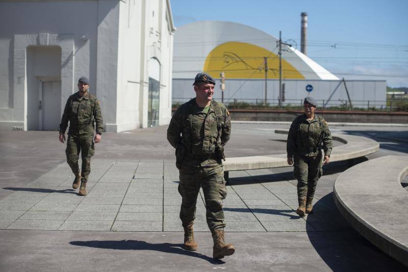El Ejército ha vuelto a desplegarse en varias zonas del Principado de Asturias para apoyar en las labores de desinfección frente al coronavirus. 