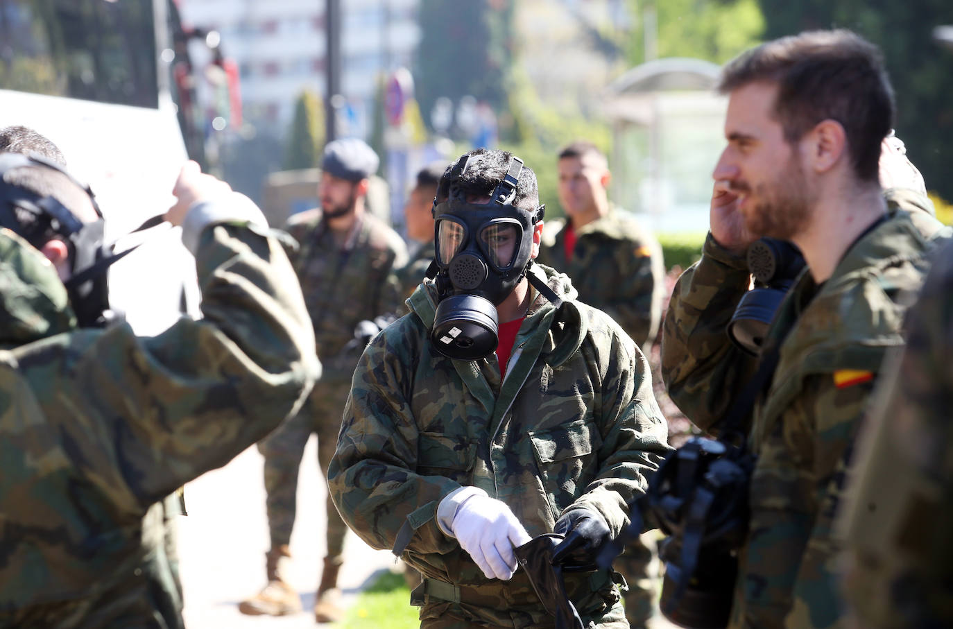 El Ejército ha vuelto a desplegarse en varias zonas del Principado de Asturias para apoyar en las labores de desinfección frente al coronavirus. 