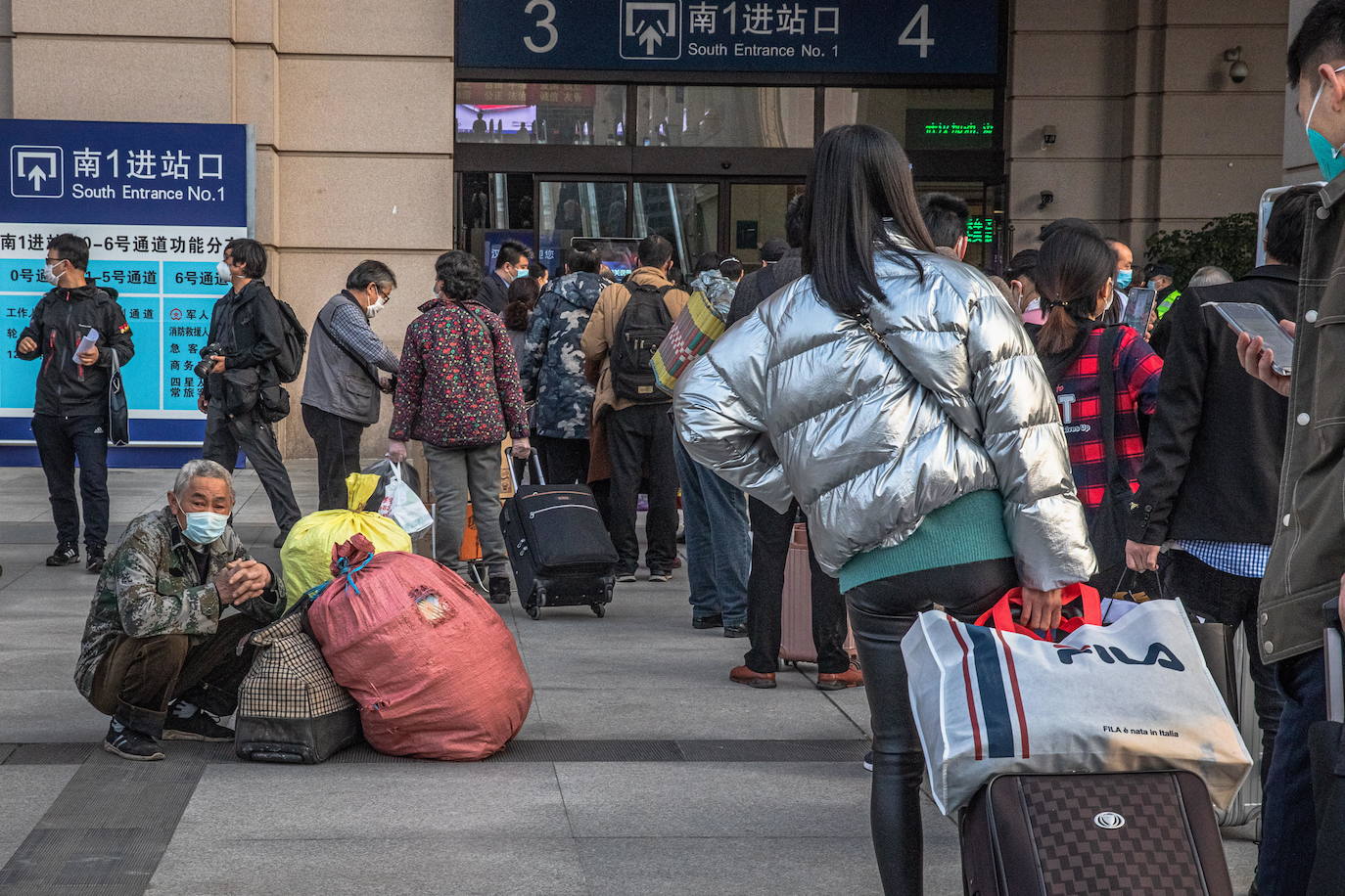 En Wuhan, ciudad china donde comenzó la pandemia, se han levantado las restricciones que mantuvieron cerrada la urbe durante 76 días y poco a poco se va recuperando la normalidad