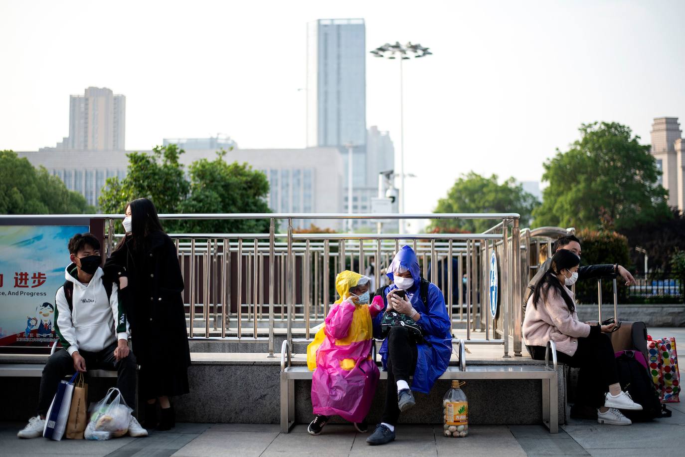 En Wuhan, ciudad china donde comenzó la pandemia, se han levantado las restricciones que mantuvieron cerrada la urbe durante 76 días y poco a poco se va recuperando la normalidad