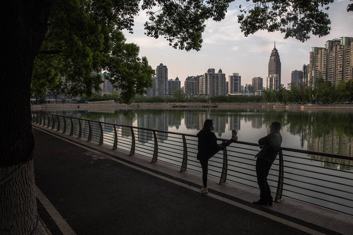En Wuhan, ciudad china donde comenzó la pandemia, se han levantado las restricciones que mantuvieron cerrada la urbe durante 76 días y poco a poco se va recuperando la normalidad