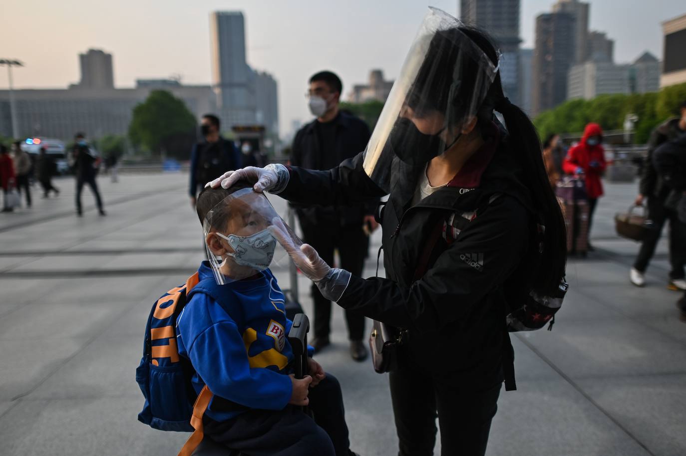 En Wuhan, ciudad china donde comenzó la pandemia, se han levantado las restricciones que mantuvieron cerrada la urbe durante 76 días y poco a poco se va recuperando la normalidad