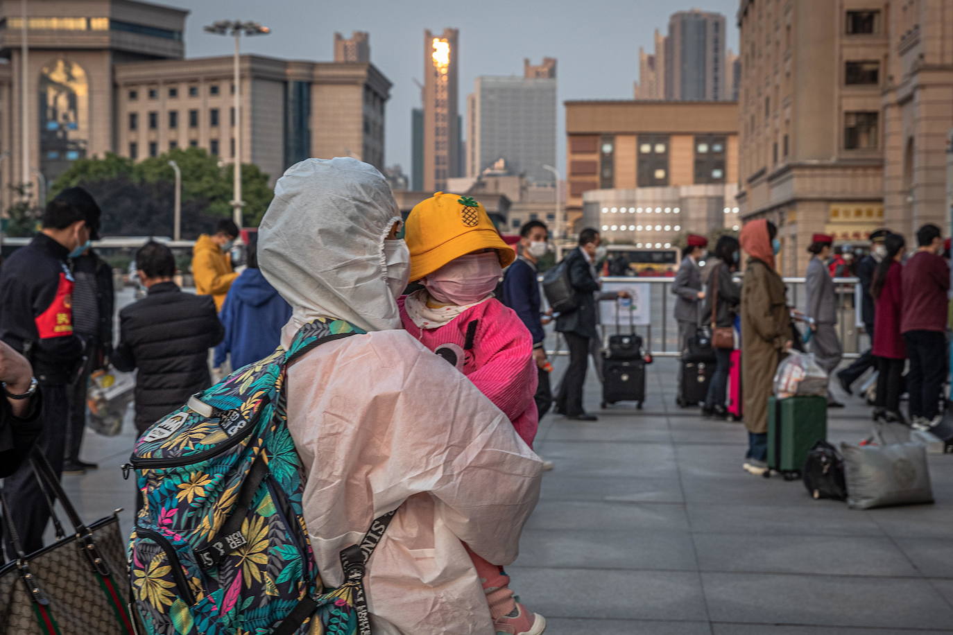 En Wuhan, ciudad china donde comenzó la pandemia, se han levantado las restricciones que mantuvieron cerrada la urbe durante 76 días y poco a poco se va recuperando la normalidad