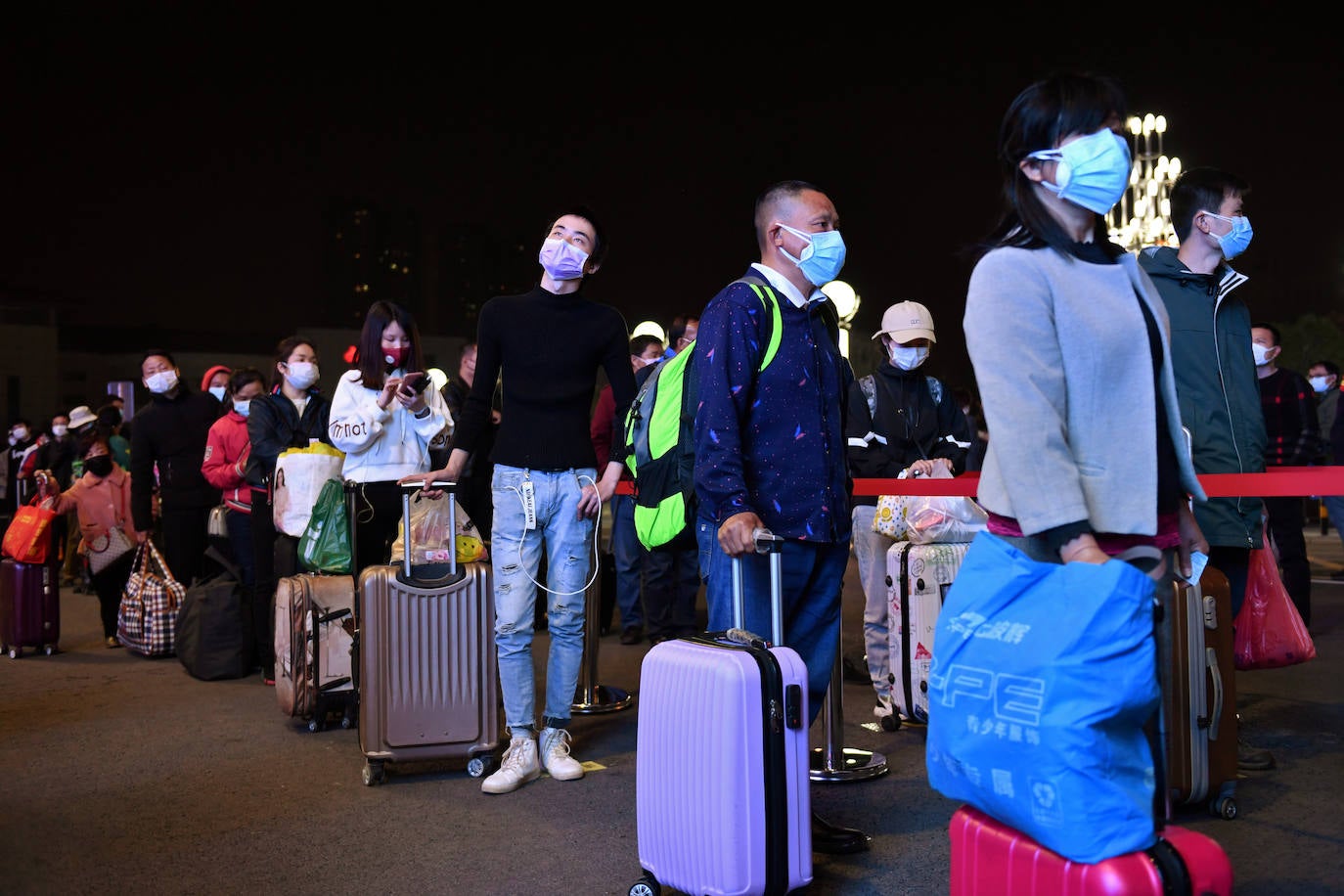 En Wuhan, ciudad china donde comenzó la pandemia, se han levantado las restricciones que mantuvieron cerrada la urbe durante 76 días y poco a poco se va recuperando la normalidad