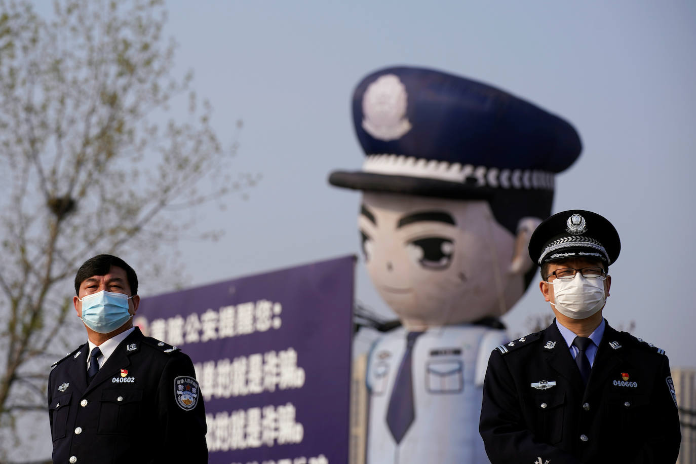 En Wuhan, ciudad china donde comenzó la pandemia, se han levantado las restricciones que mantuvieron cerrada la urbe durante 76 días y poco a poco se va recuperando la normalidad