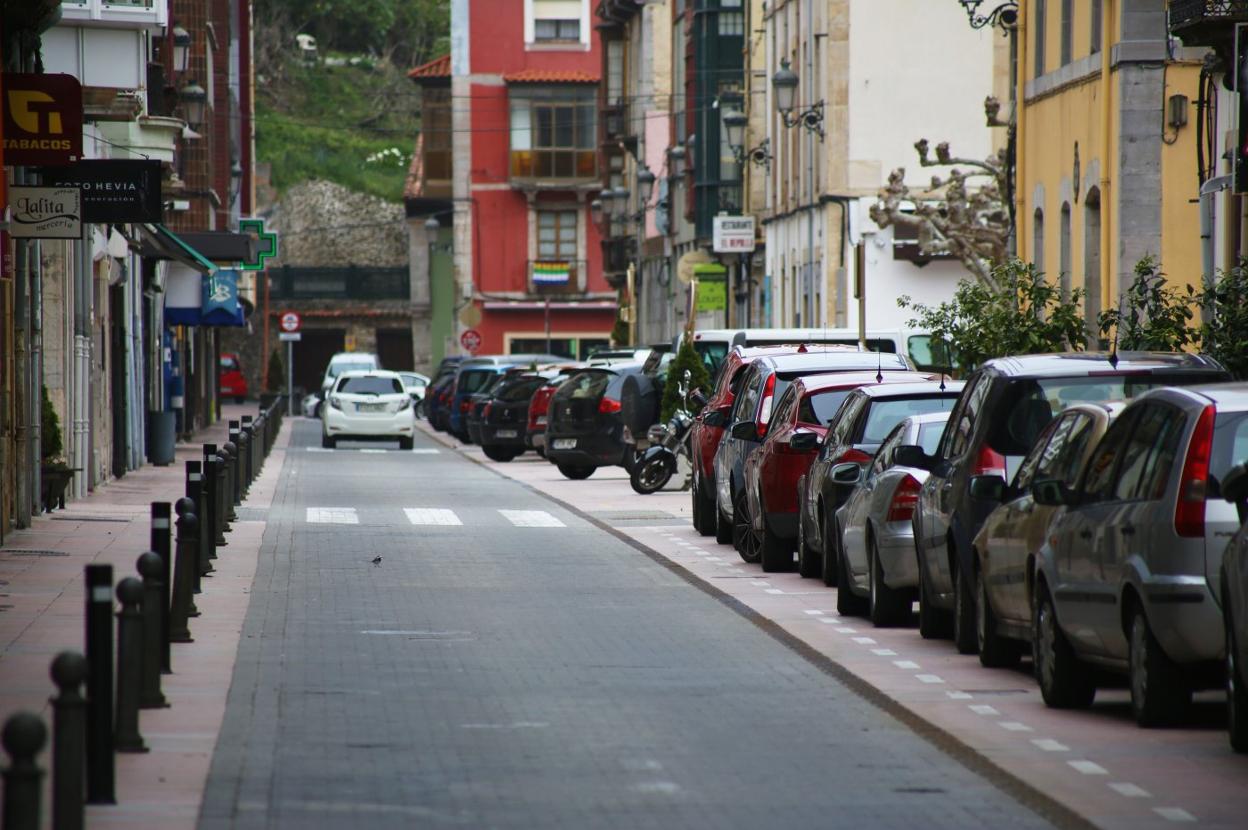 La mayoría de las plazas de la zona azul riosellana estarán en la calle Comercio. 