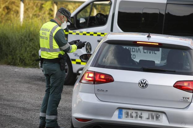 Los controles de tráfico para evitar la llegada de turistas son «implacables», avisa la Guardia Civil