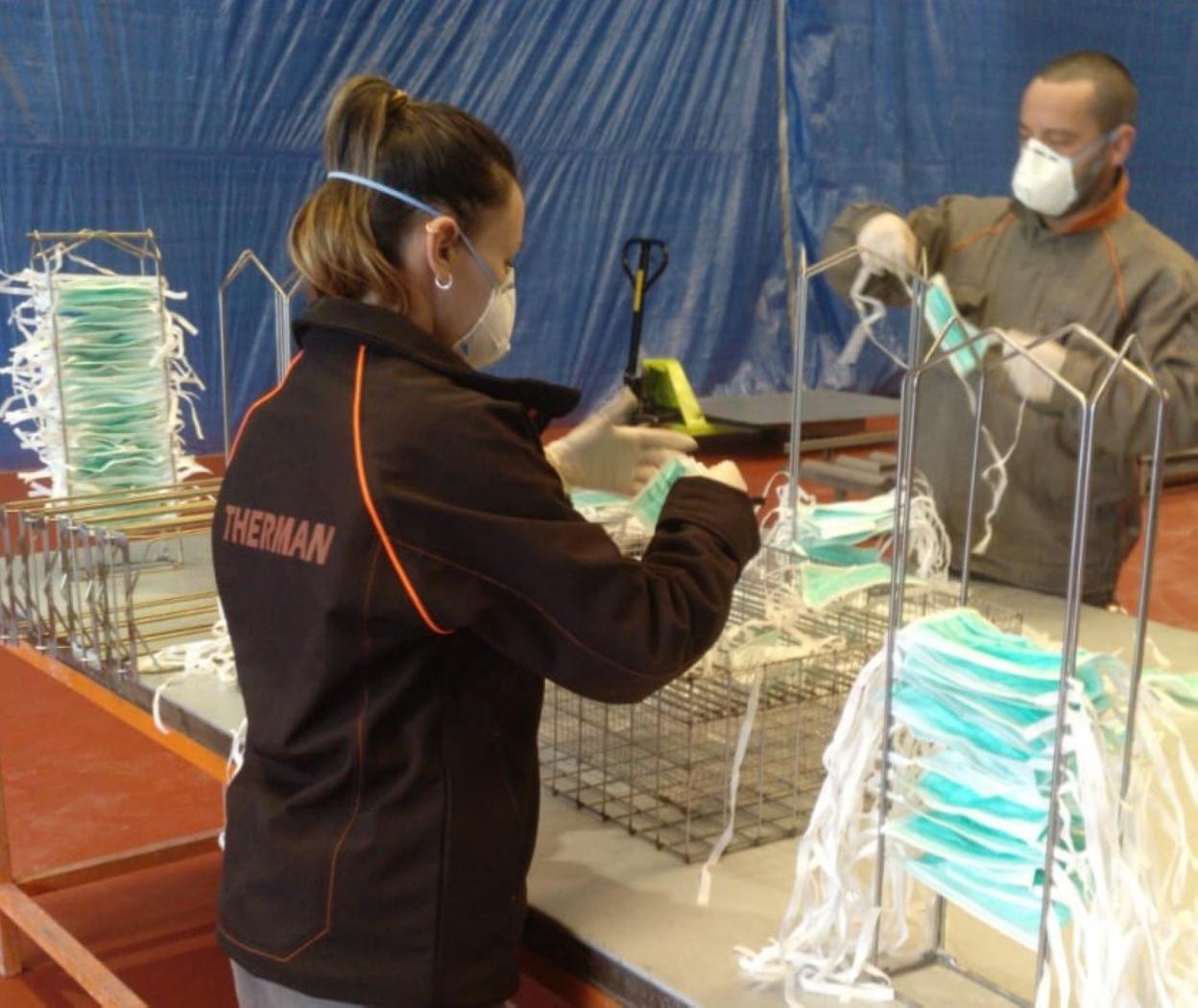 Triaje de mascarillas antes de su desinfección, durante las pruebas de control realizadas. 