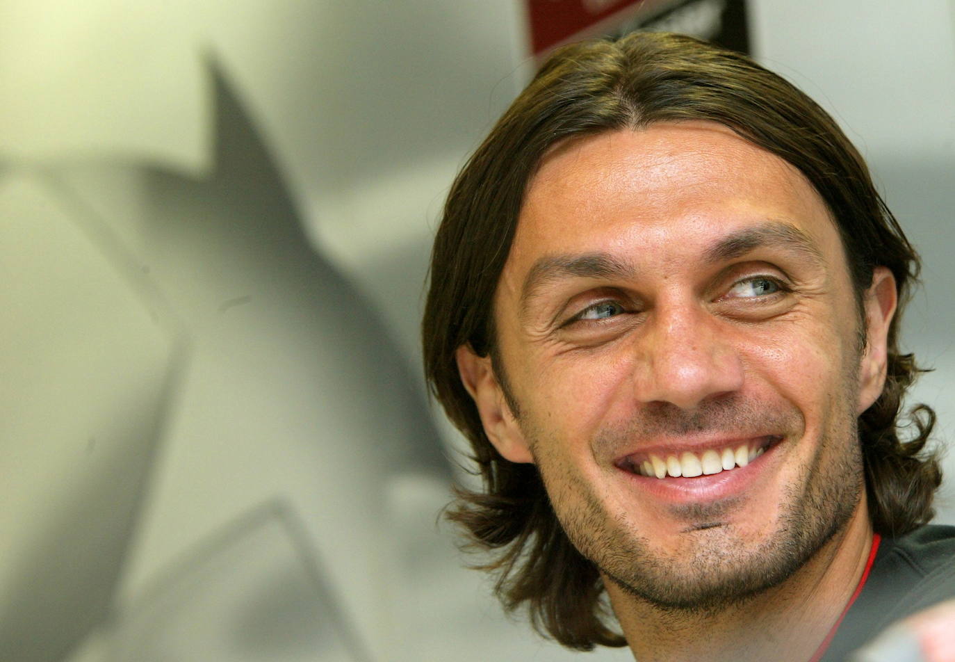 El director técnico del Milán, Paolo Maldini, y su hijo Daniel dan positivo en coronavirus. 